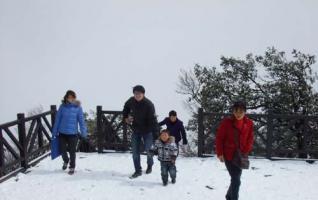 The March snow in Zhangjiajie Tianmenshan 