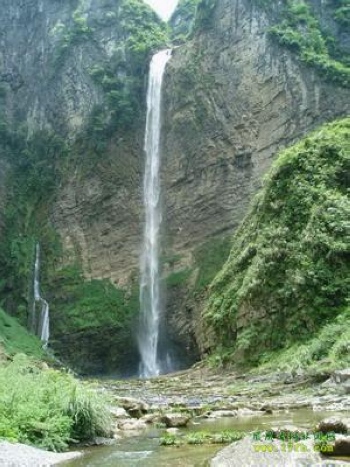 Xiangxi Fenghuang Jian Duoduo Waterfall 