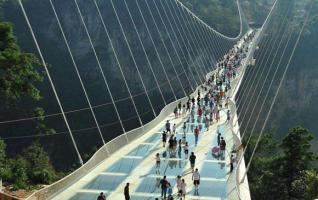 Zhangjiajie glass bridge guidance advice during peak season