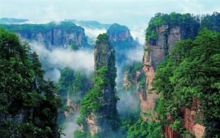 When is the best time to visit Zhangjiajie? 